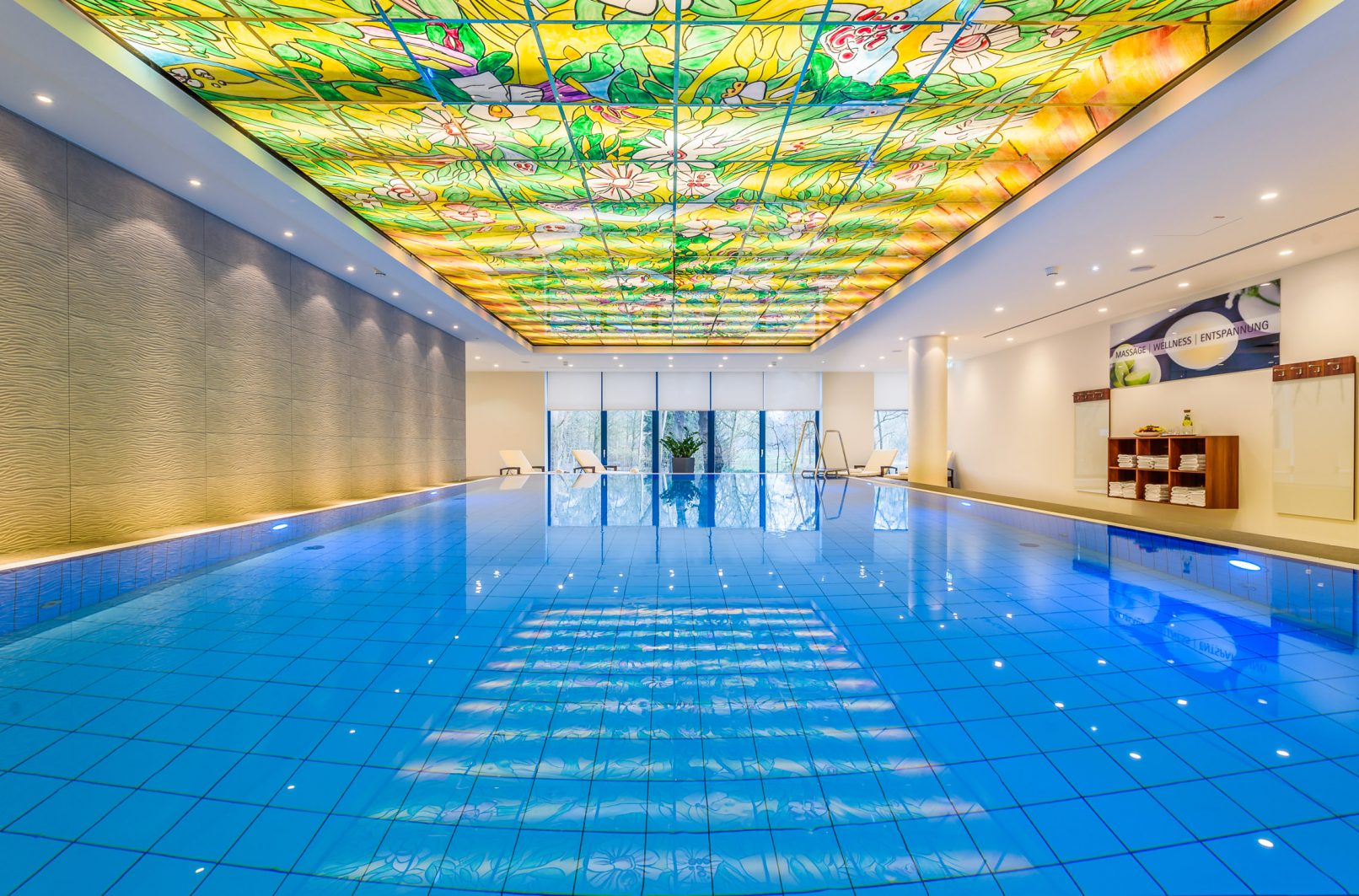 hotel, pool, swimmingpool, schwimmbad, Symmetrie , oliver saul fotografie
