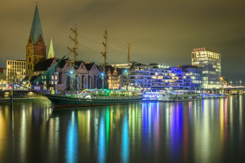 Alexander von Humbolt by Nacht in Bremen